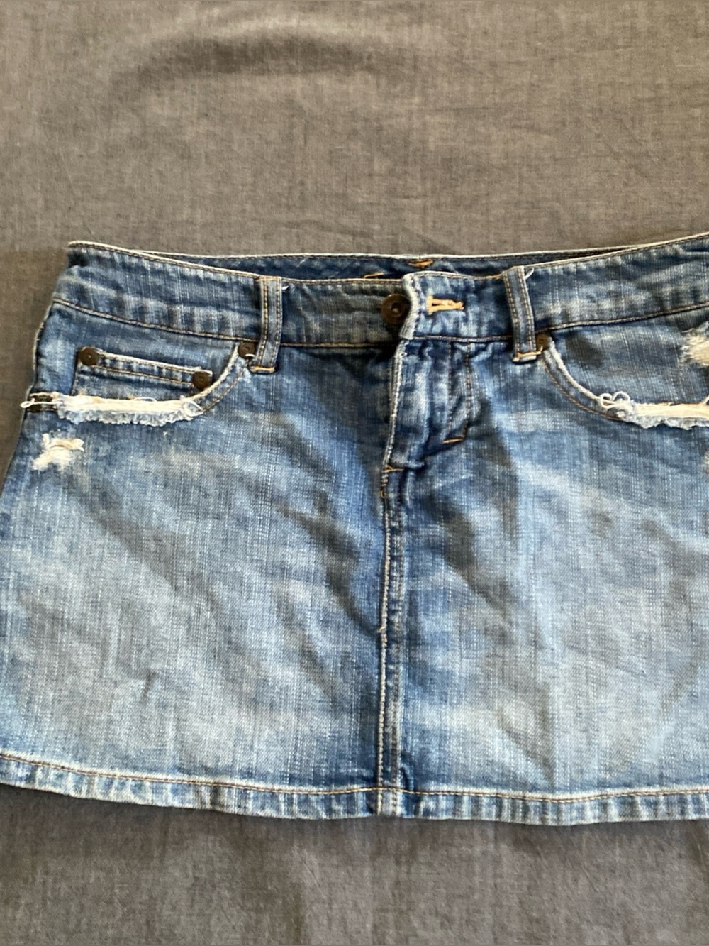Y2K denim skirt summer 2000s trendy style fashion vintage